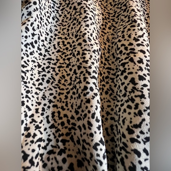 NWT Sienna Sky quarter sleeve blouse. Women’s size small. Ruched sleeves - Picture 7 of 9